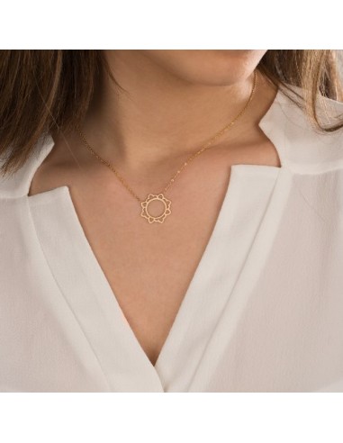 sun-shaped-necklace-on-model