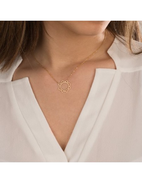 sun-shaped-necklace-on-model