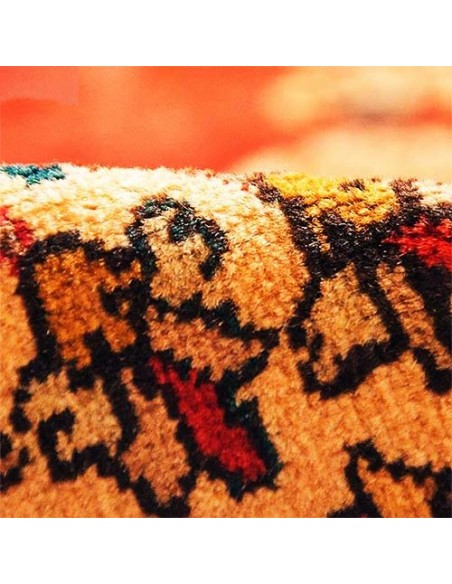 Tabriz hand-woven carpet with Lachak Toranji pattern Rc-125 details