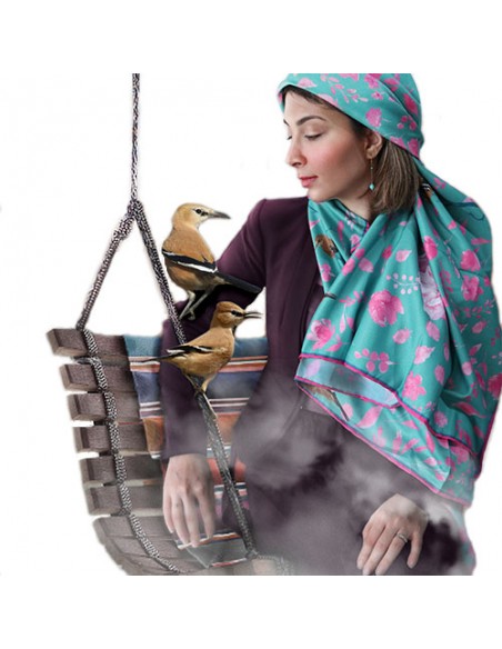 blond-crow-scarf-model