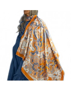 spiral-scarf-on-shoulders