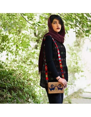 wooden-bag-on-shoulder-view