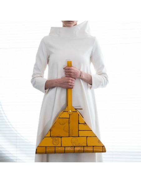 yellow-triangular-purse yellow-triangular-purse