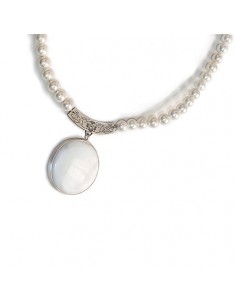 pearl-necklace-shell-pendant