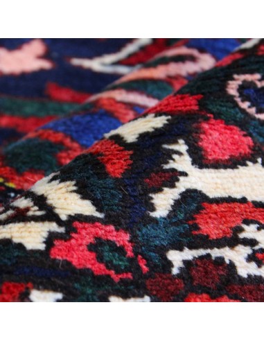 Bakhtiari Hand-woven Wool Red Carpet | Sale of Persian rug