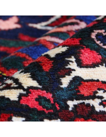 Bakhtiari Hand-woven Wool Red Carpet | Sale of Persian rug