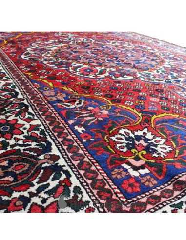 Bakhtiari Hand-woven Wool Red Carpet | Sale of Persian rug