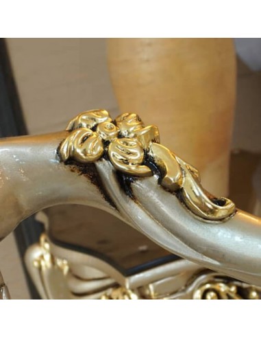 classic-golden-maple-woodcarving