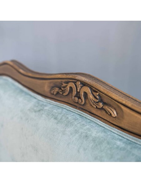 sky blue sofa - woodcarving details