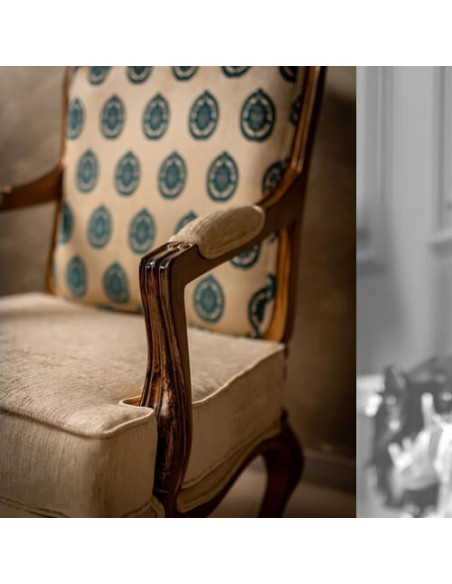 beige woodcarving cabriole accent chair - details beige woodcarving cabriole accent chair - details