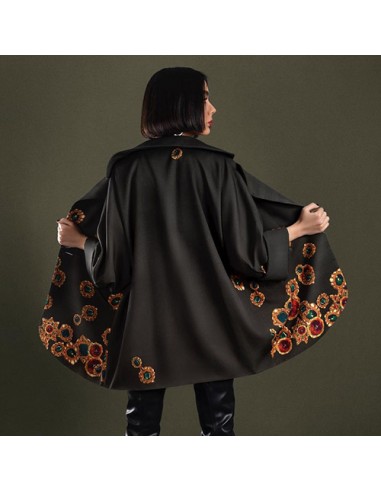 women's-coat-with-Iranian-design