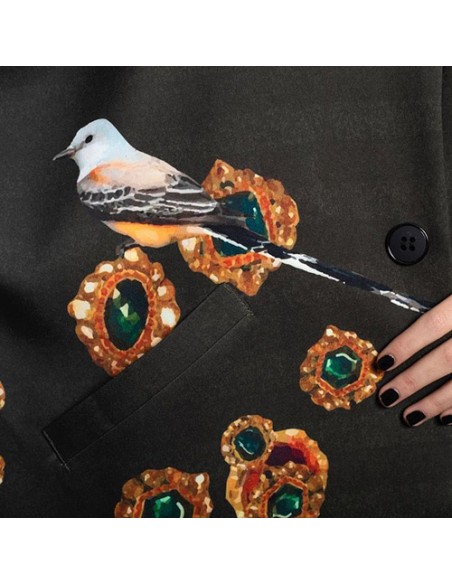 coat-with-Iranian-design