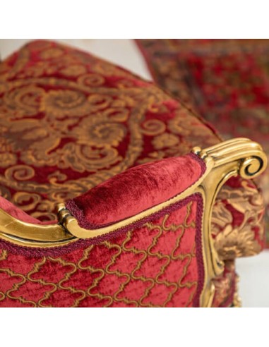 classic-woodcarving-crimson-deep-buttoned-accent-chair-details