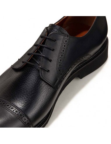 detail-of-men's-shoes