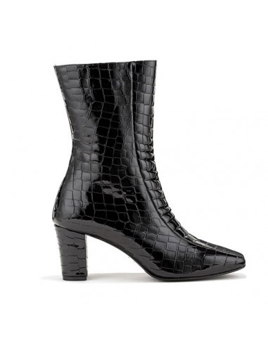 boots-with-crocodile-skin-design