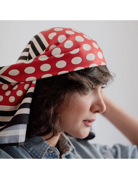 the-red-scarf-of-vintage-love