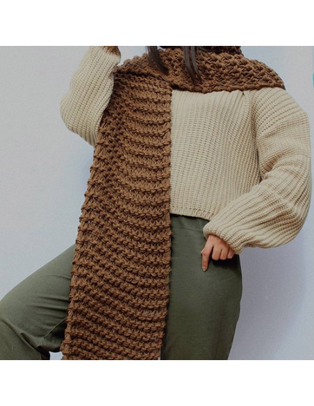 brown-knitted-scarf