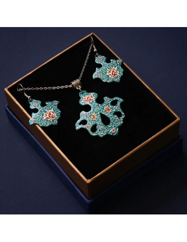 menagerie-earrings-and-necklaces-ac-1555