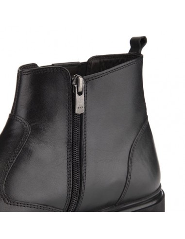 black-zipper-boot-detail
