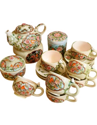tea set with embossed motifs