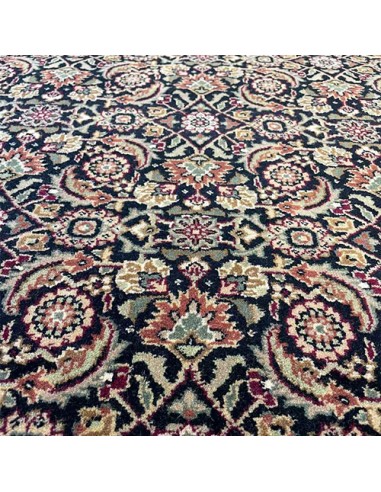 Herati 4'9" x 4'9" Handmade Round Rug - Center View