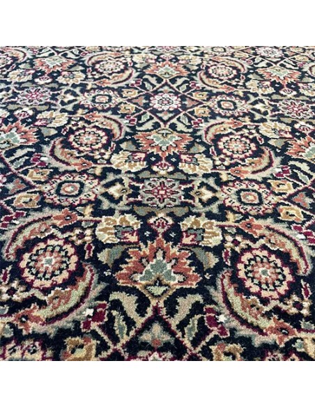 Herati 4'9" x 4'9" Handmade Round Rug - Center View