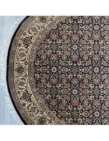 Herati 4'9" x 4'9" Handmade Round Rug - Edge View