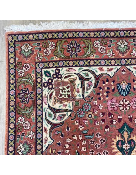 Tabriz 3x5 Handmade Red Rug RC-1915 - Corner View