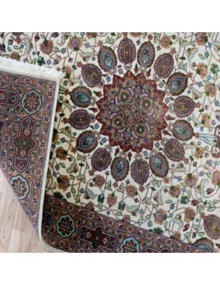 Wool and Silk Rug Wool and Silk Rug