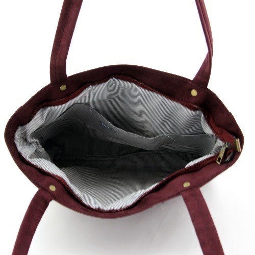 medallion-handbag-lining-compartments