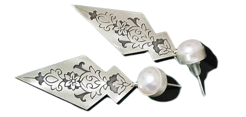 zoomed-silver-stud-earrings