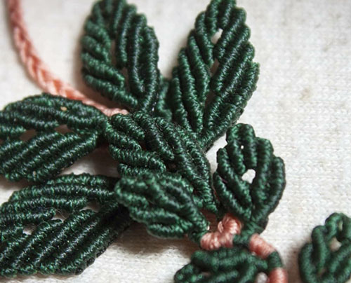 zoomed-veiw-leaves-woven-macrame