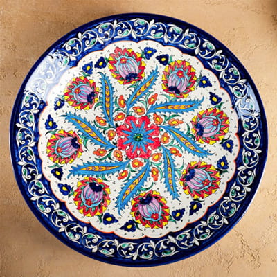 handicraft market and decorative plates