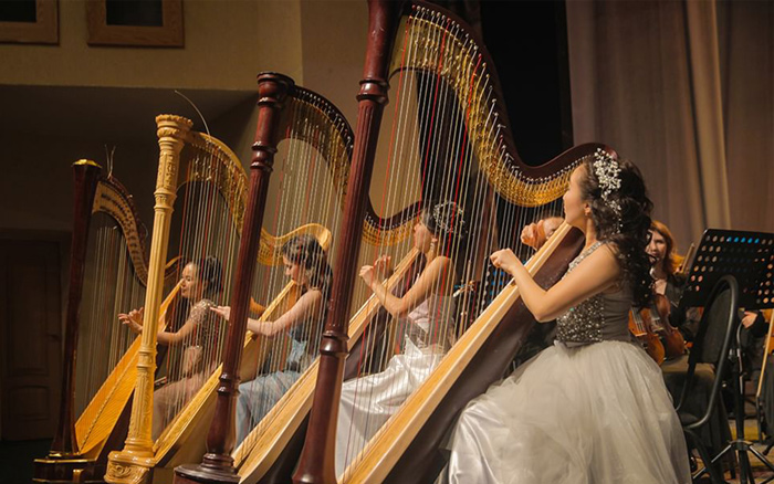 playing harp instrument by harpists