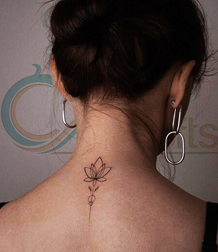 women neck tatoos