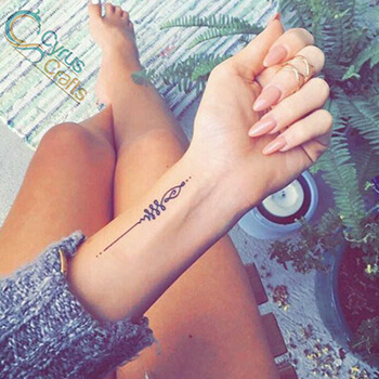 women hand tattoos design