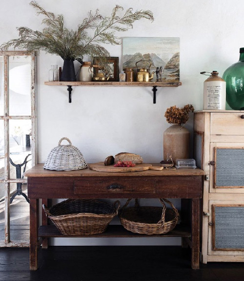 Vintage interior design style's objects and details in brief