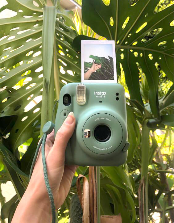 polaroid camera for honeymoon trip